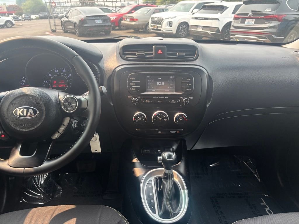 Used 2016 Blue Kia Plus image 22