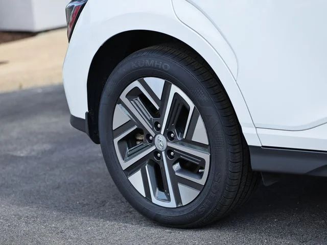 Used 2023 Lunar White Hyundai SEL image 6