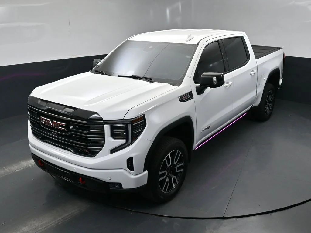 Used 2025 White GMC AT4 image 34