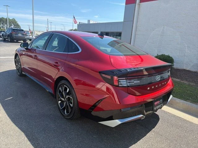Used 2025 Red Hyundai SEL image 7