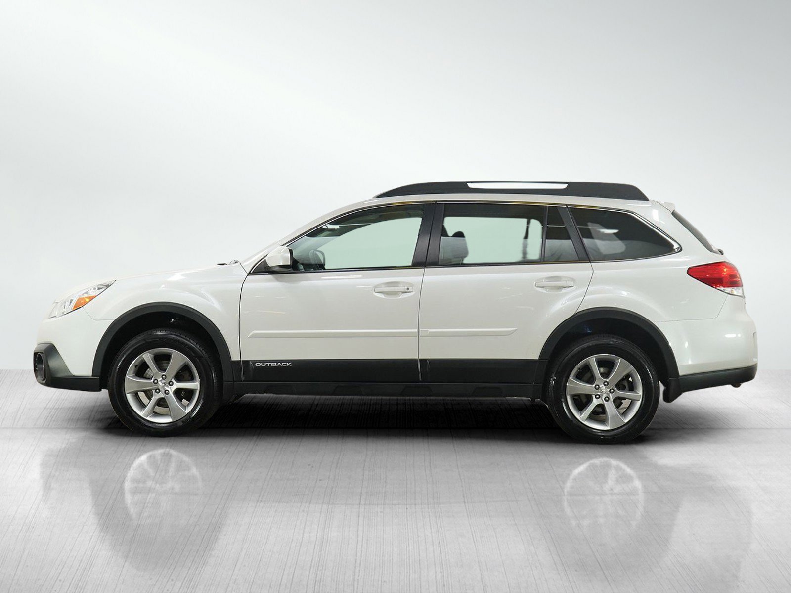 Used 2014 Subaru Outback 2.5i Limited with VIN 4S4BRCLC1E3306843 for sale in Burnsville, Minnesota