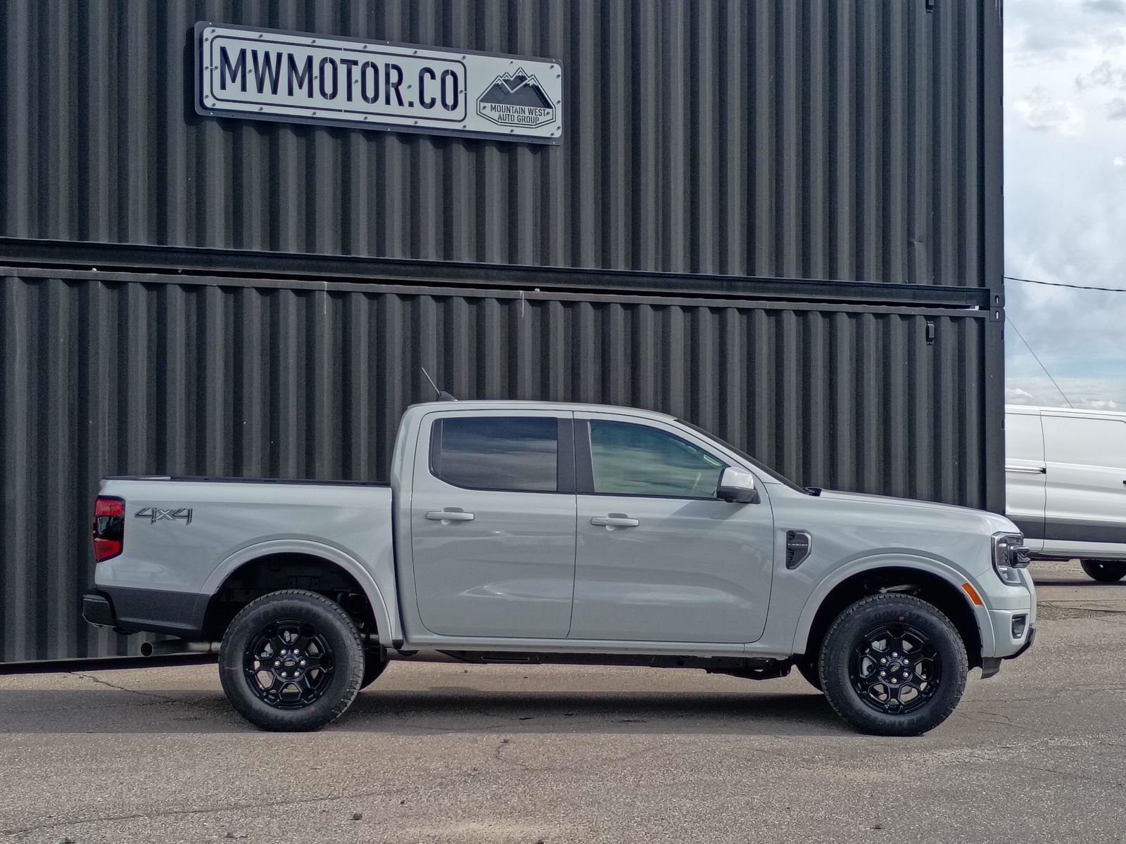 View vehicle photo 6