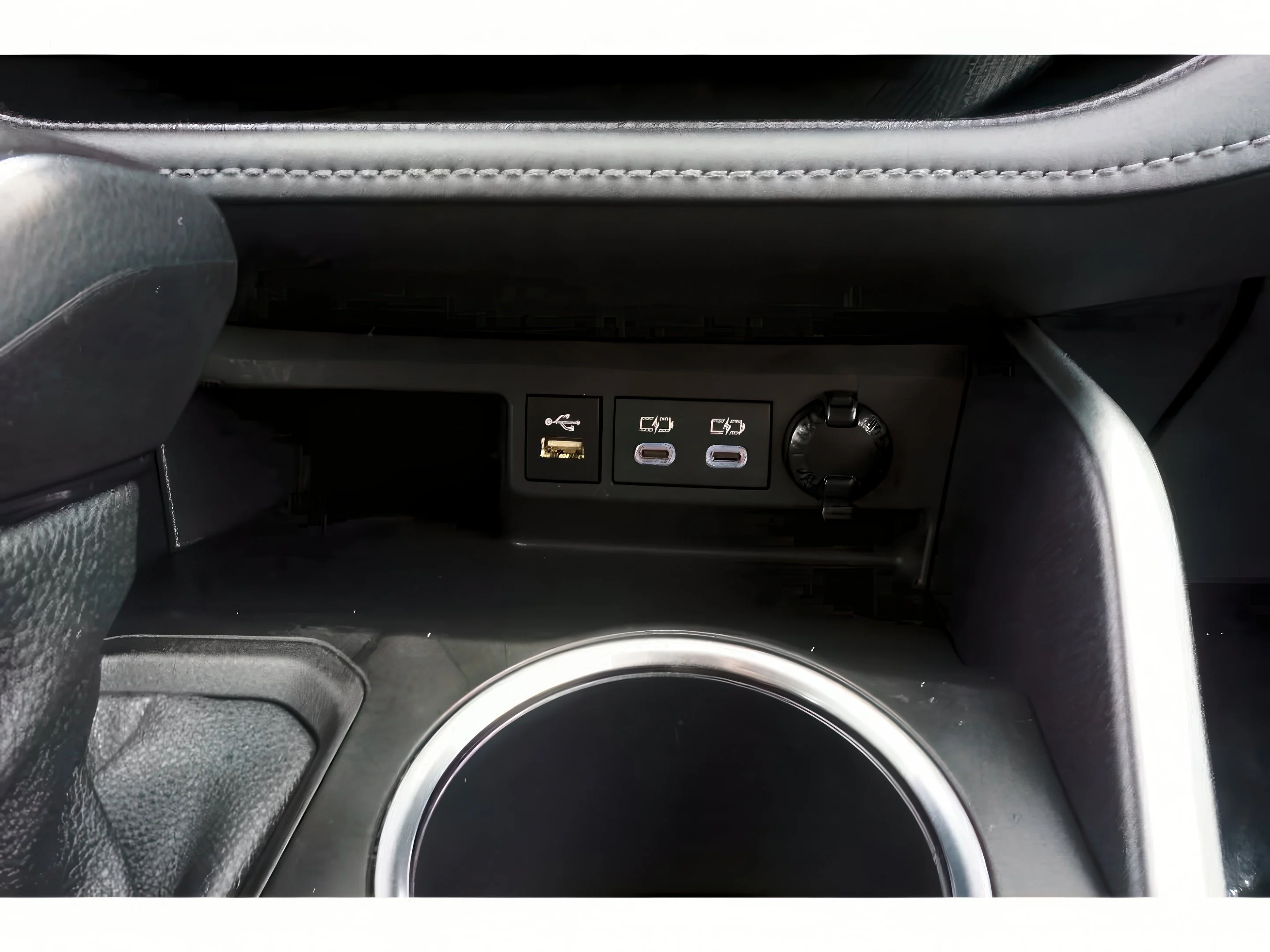 2024 Toyota Highlander LE - Photo 22