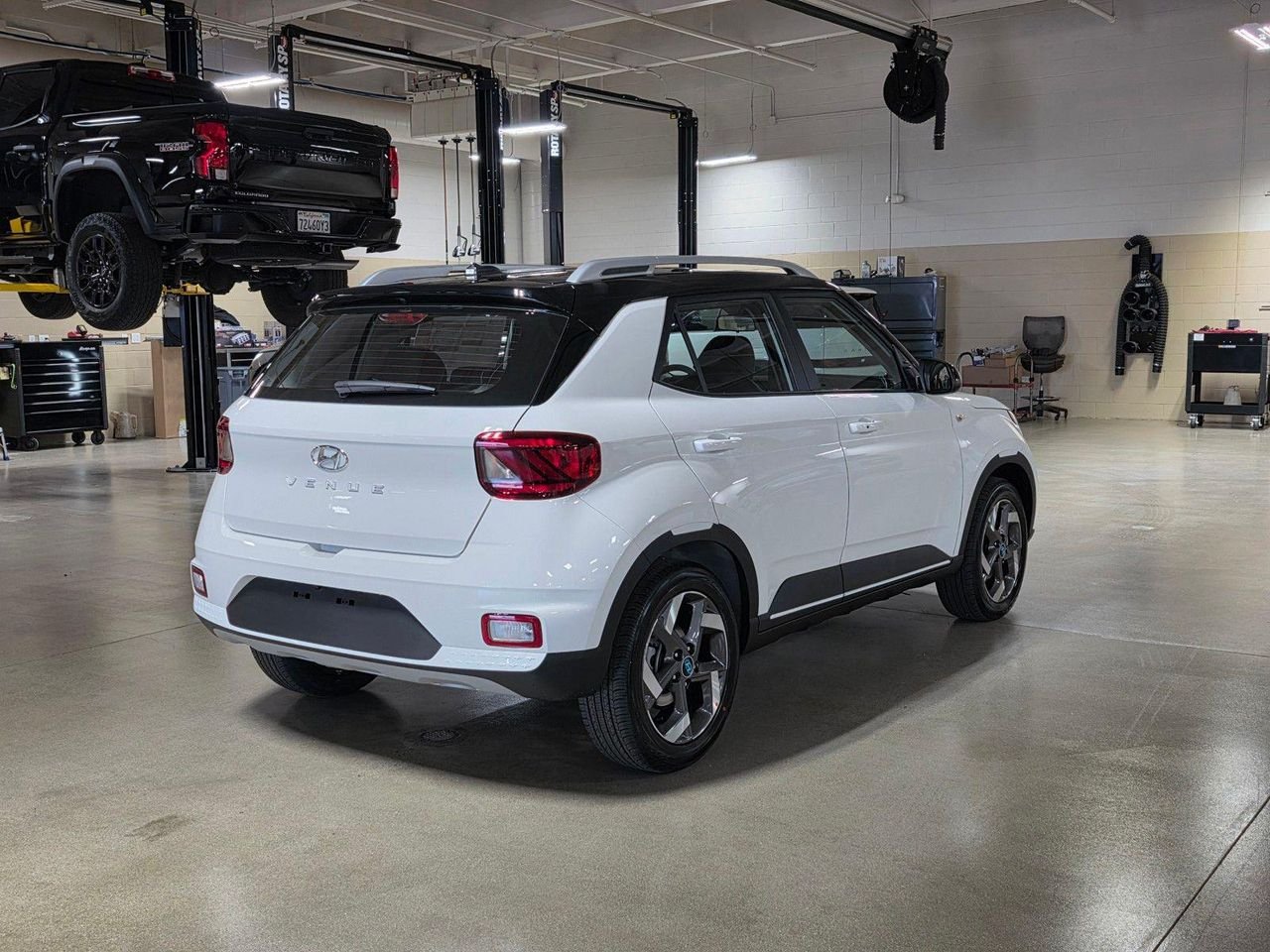 New 2026 Lunar White w/Black Roof Hyundai SEL w/Two-Tone Roof image 7