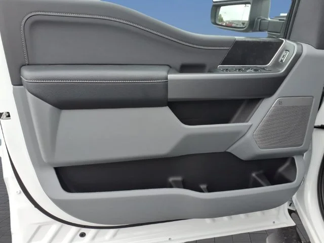New 2027 Oxford White Ford F-250® XLT image 42