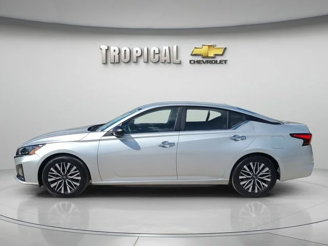 Used 2024 Silver Nissan 2.5 SV image 2