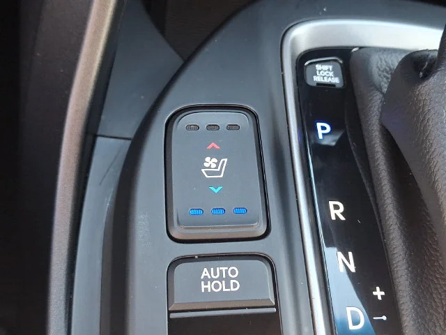 Used 2017 Blue Hyundai Limited Ultimate image 28