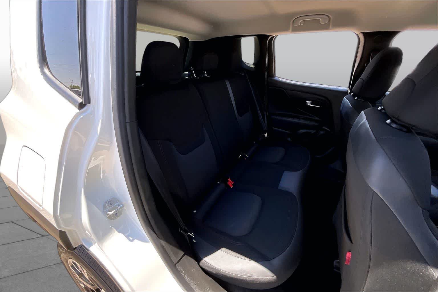 Used 2023 Alpine White Clearcoat Jeep Trailhawk image 19