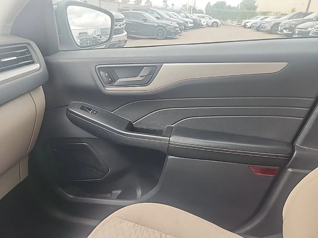 Used 2022 White Ford SE image 25