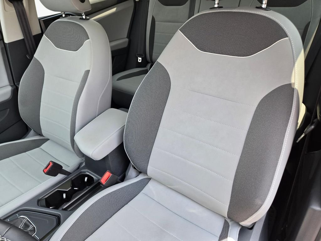 2023 Volkswagen Taos SE - Photo 14