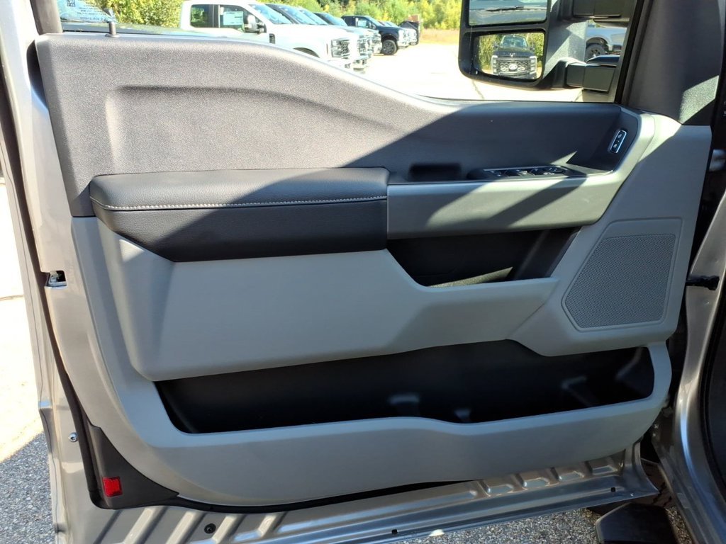 New 2027 Iconic Silver Metallic Ford F-350® XLT image 19