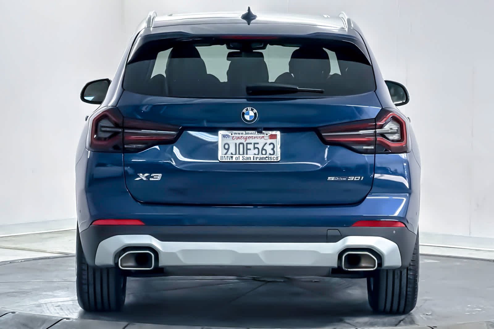 Used 2024 Phytonic Blue Metallic BMW sDrive30i image 7