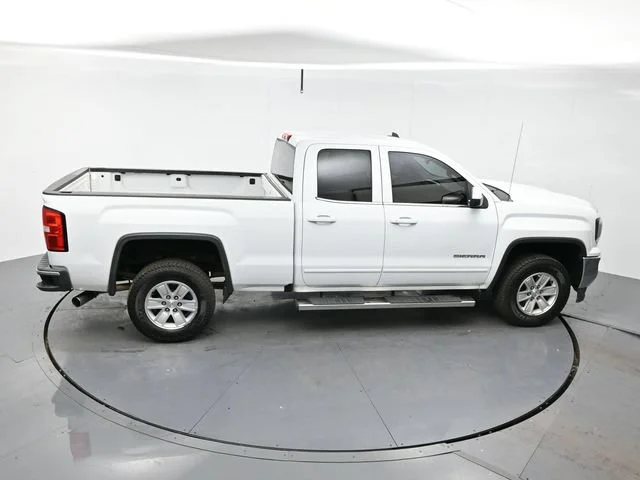 Used 2017 SUMMIT WHITE GMC SLE image 24