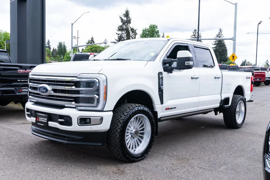 Used 2023 White Ford Limited image 3