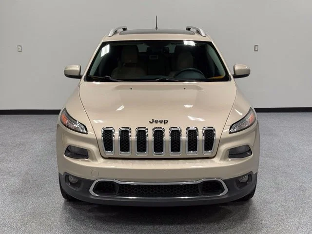 Used 2015 Beige Jeep Limited image 4