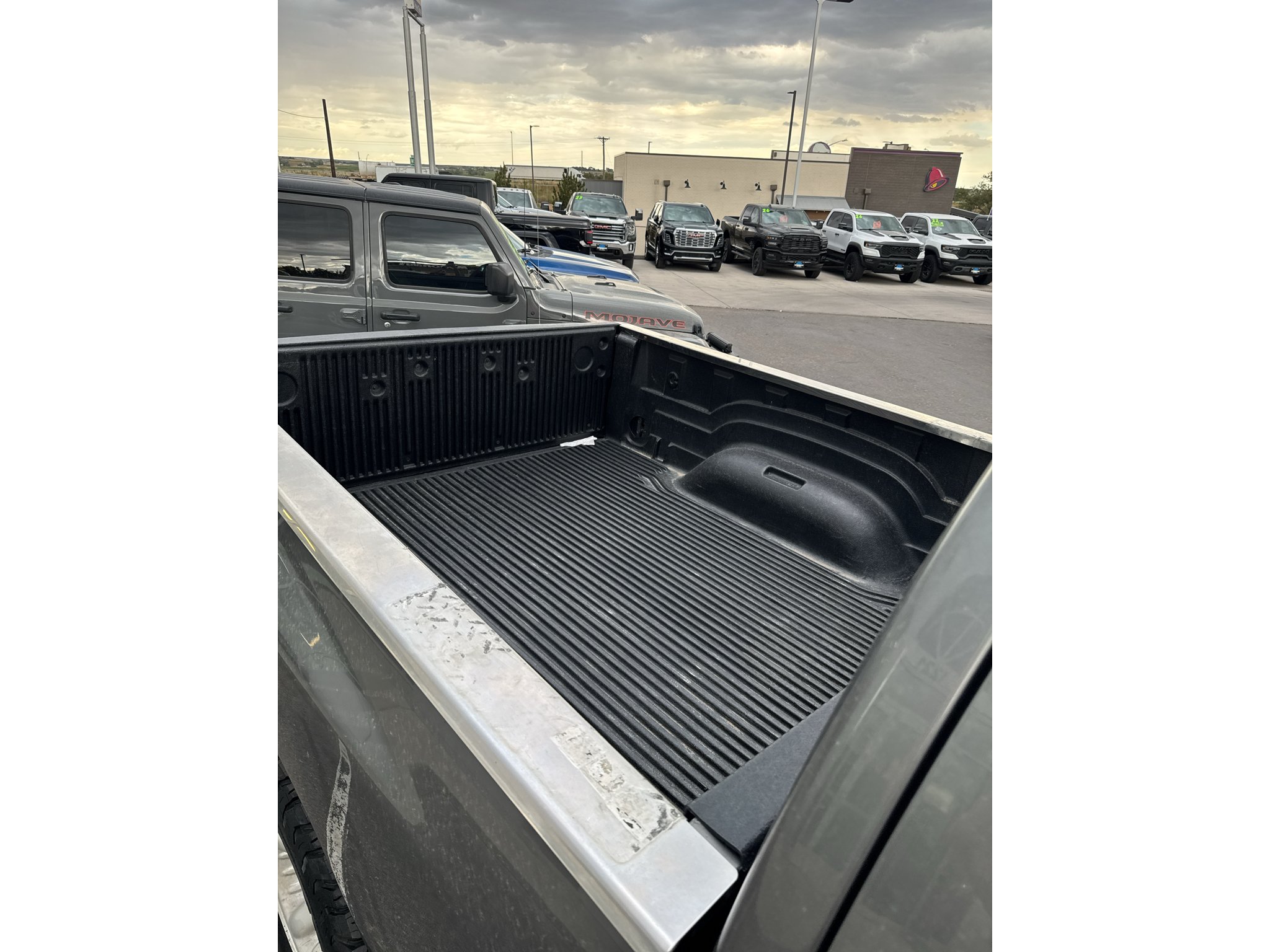 Used 2005 Gray Dodge SLT image 32