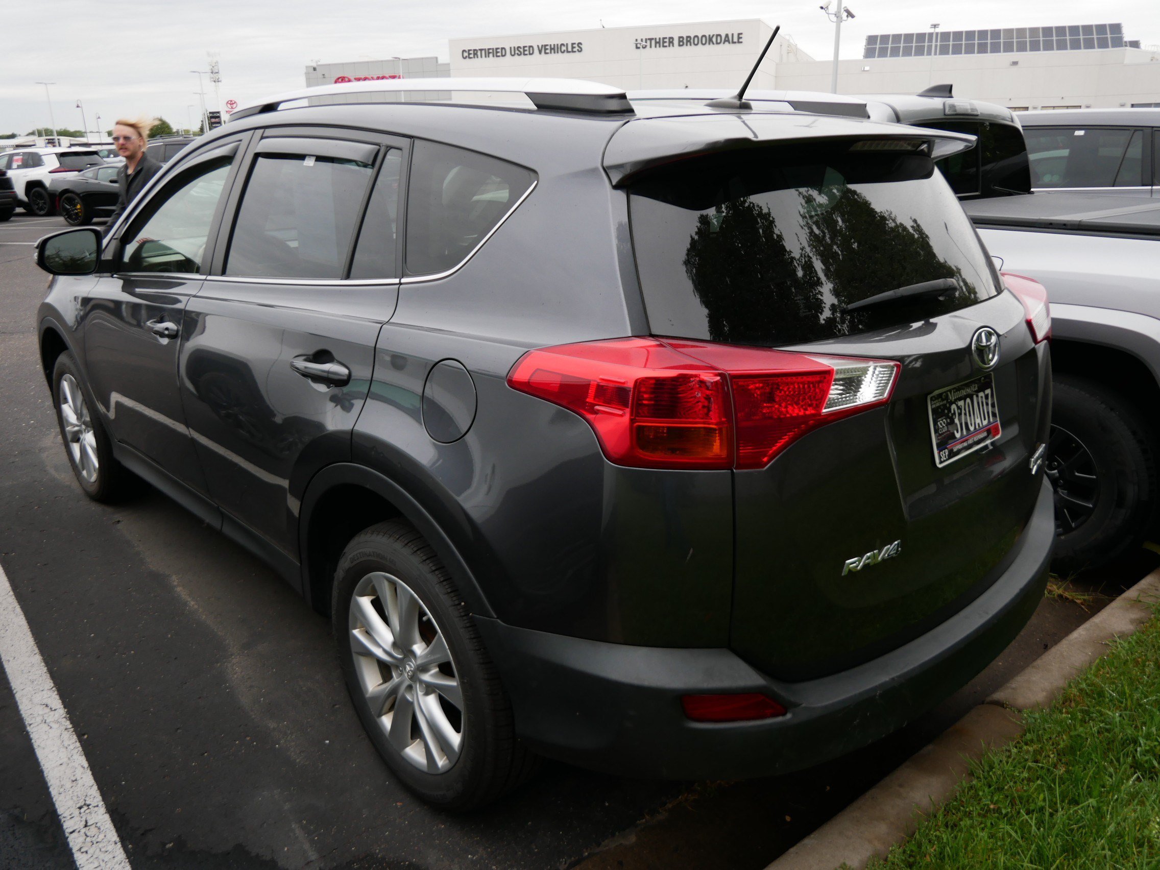 Used 2015 Magnetic Gray Metallic Toyota Limited image 8