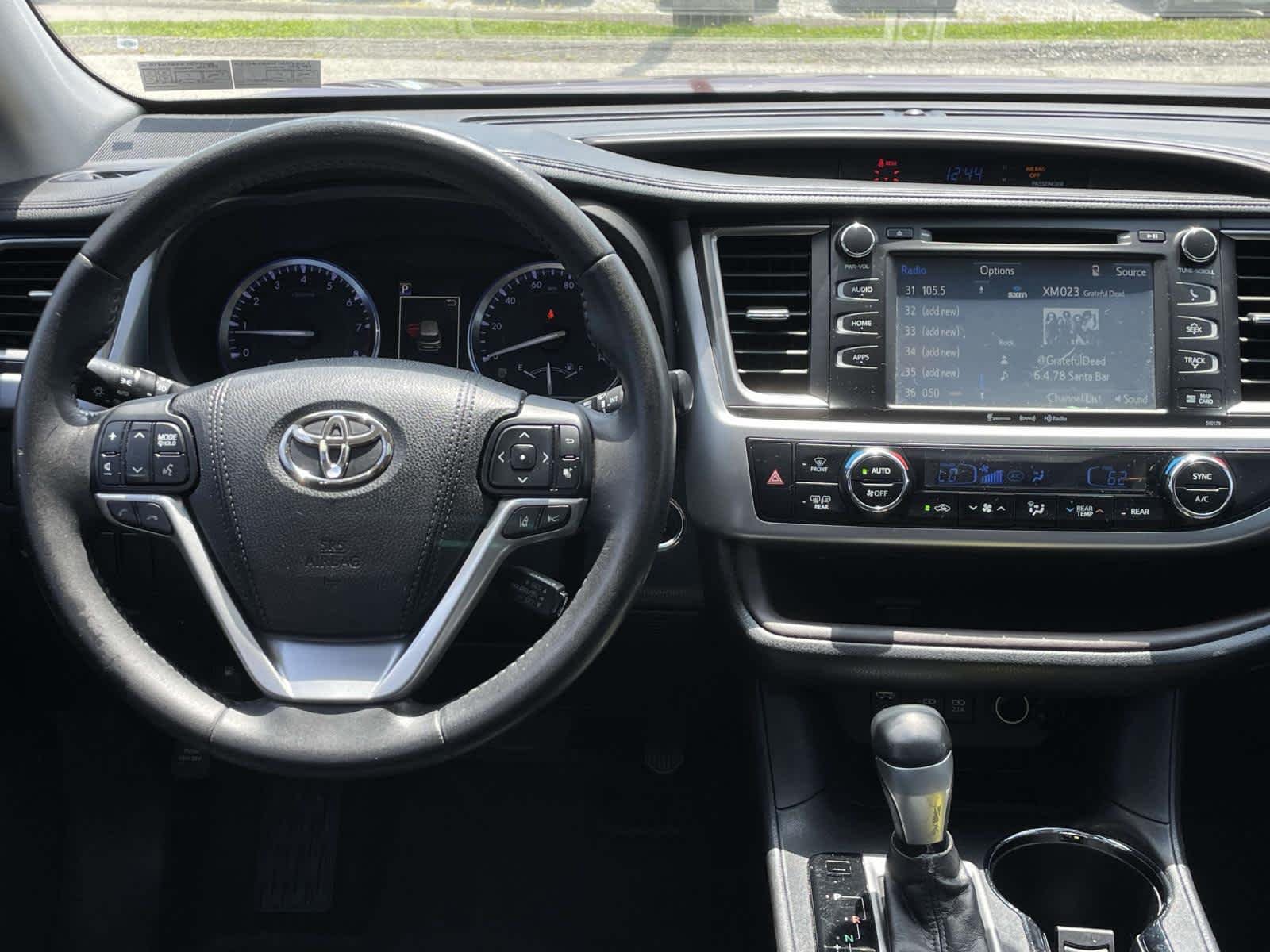 Used 2017 Ooh La La Rouge Mica Toyota XLE image 2