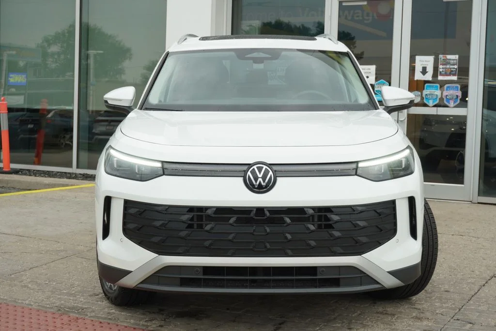 Certified Used 2026 White/off-white Volkswagen 2.0T SE image 9