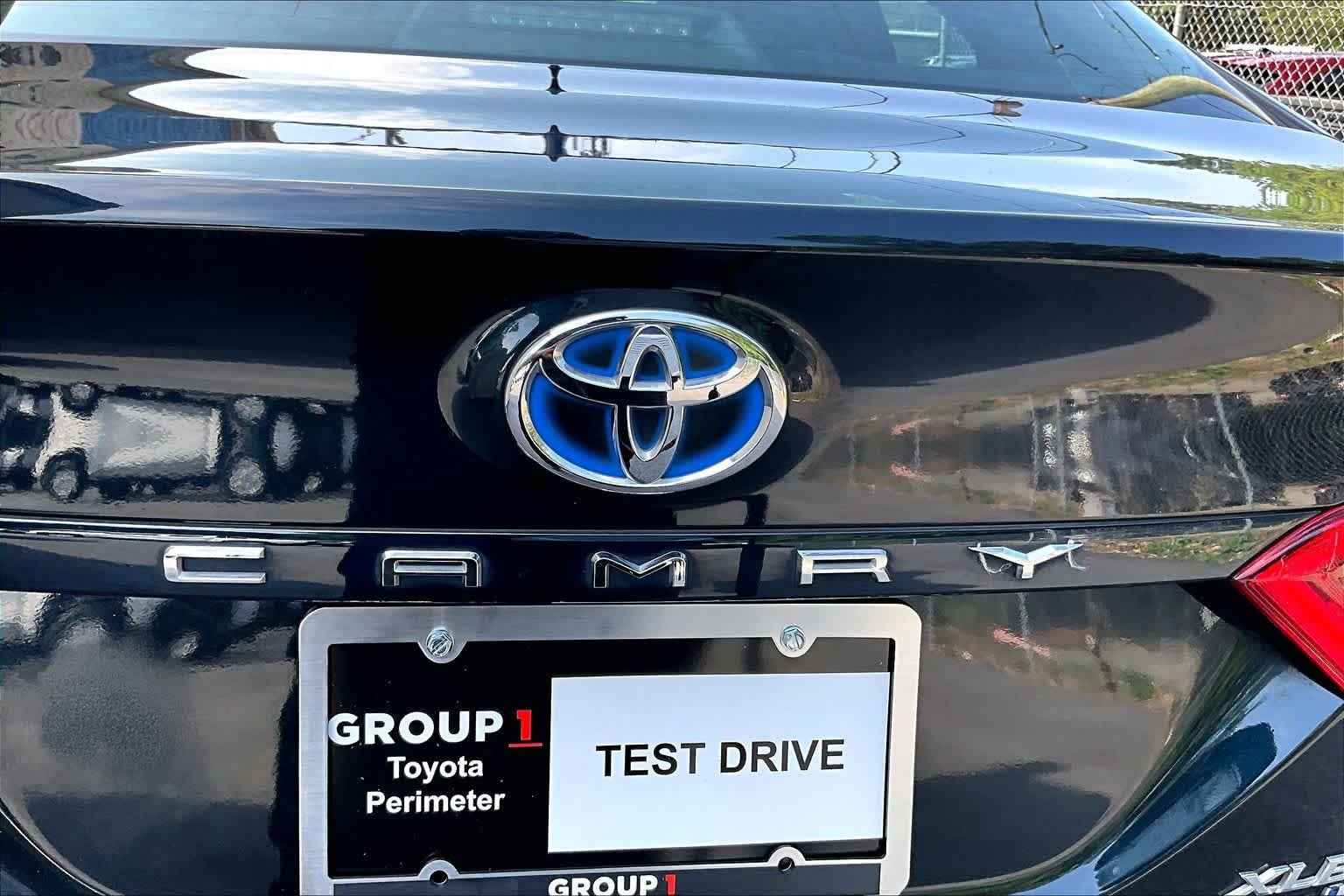 Used 2018 Galactic Aqua Mica Toyota Hybrid XLE image 31
