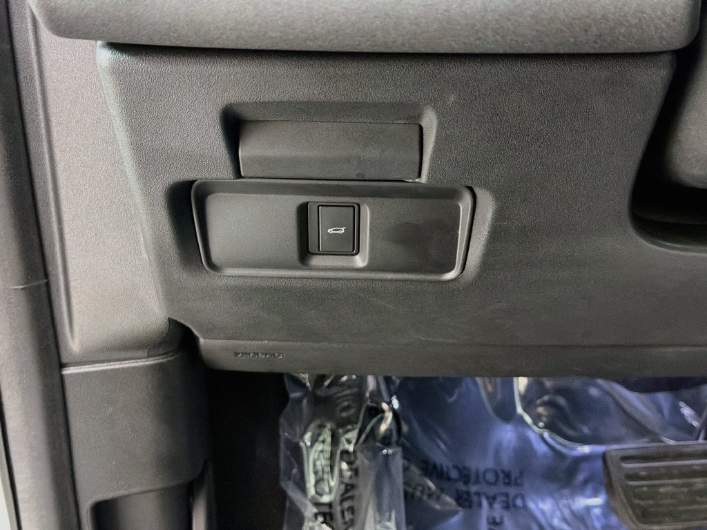 Certified Used 2025 White Land Rover S image 32
