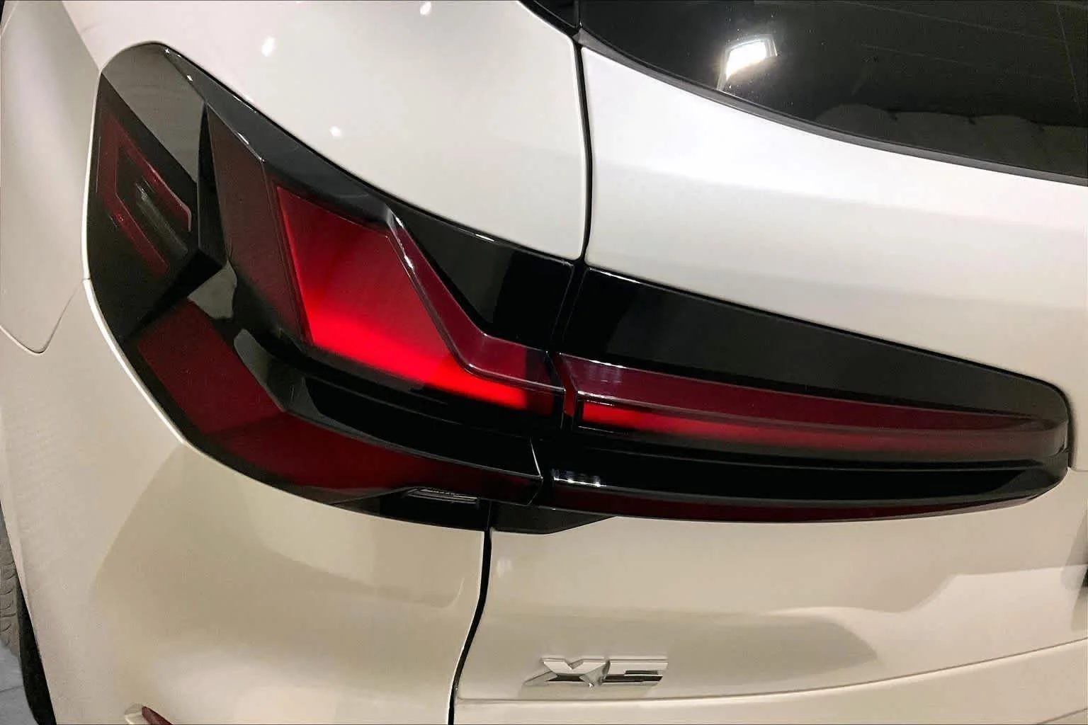 New 2026 Mineral White Metallic BMW M60i image 5