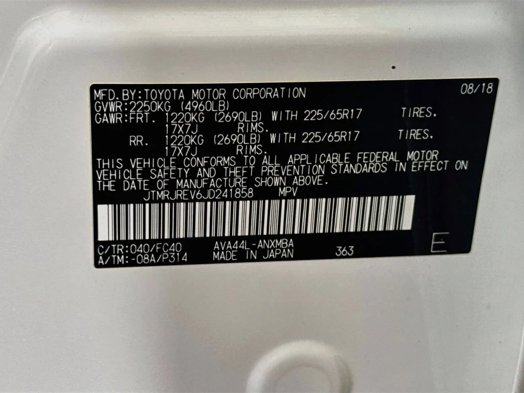 Used 2018 White Toyota XLE image 40