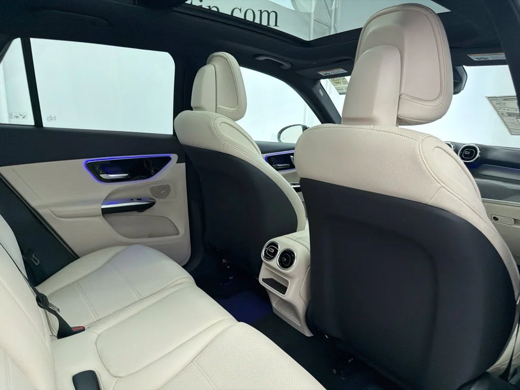 New 2027 White Mercedes-Benz GLC 300 image 26