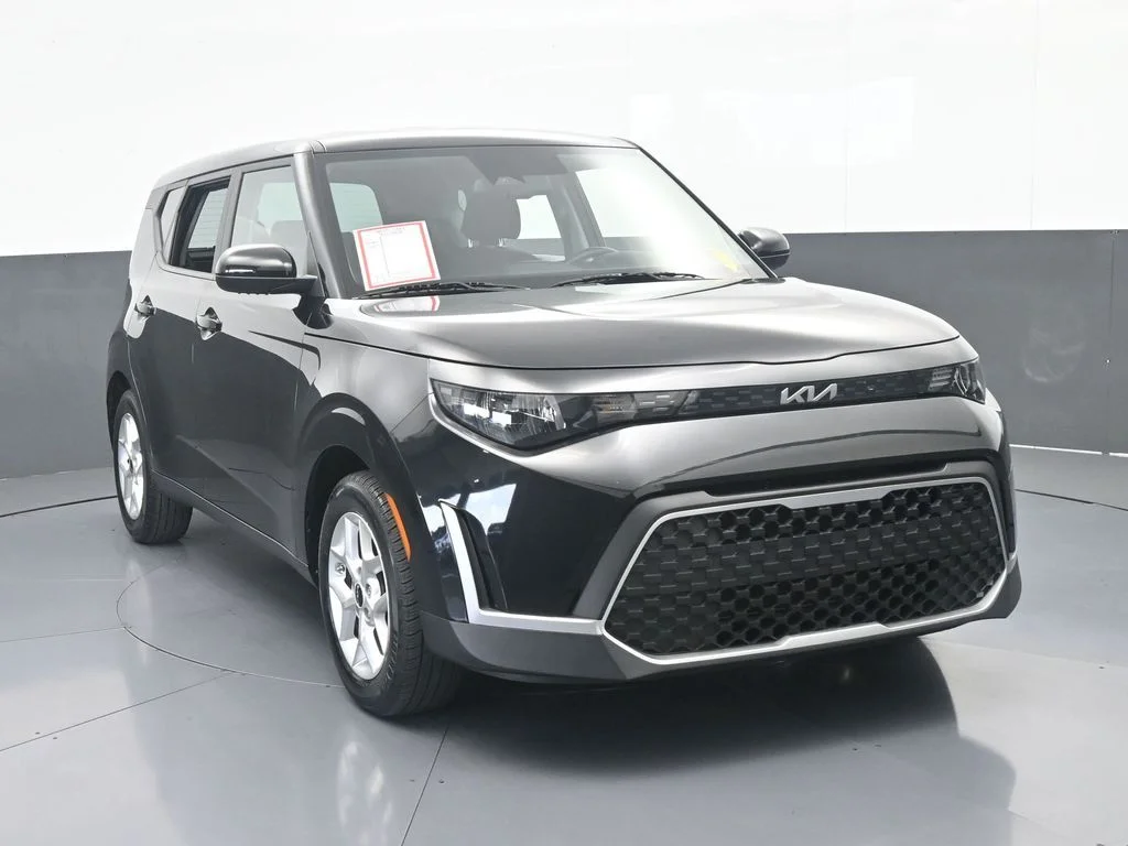 Used 2023 Fusion Black Kia S image 9