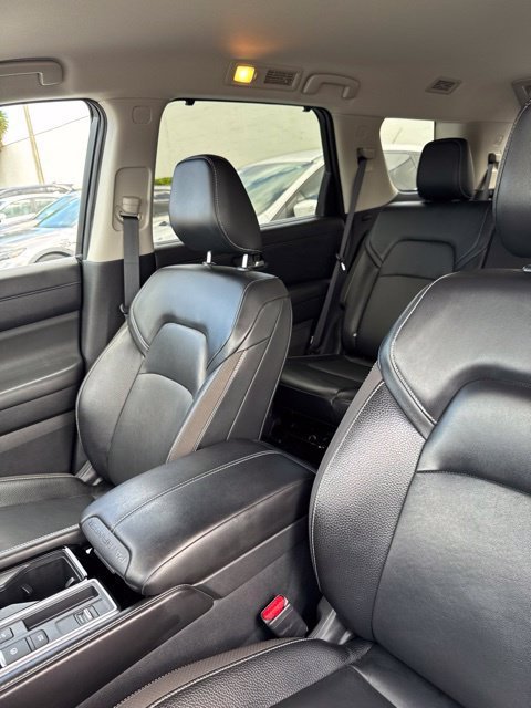 Used 2022 Super Black Nissan SL image 3
