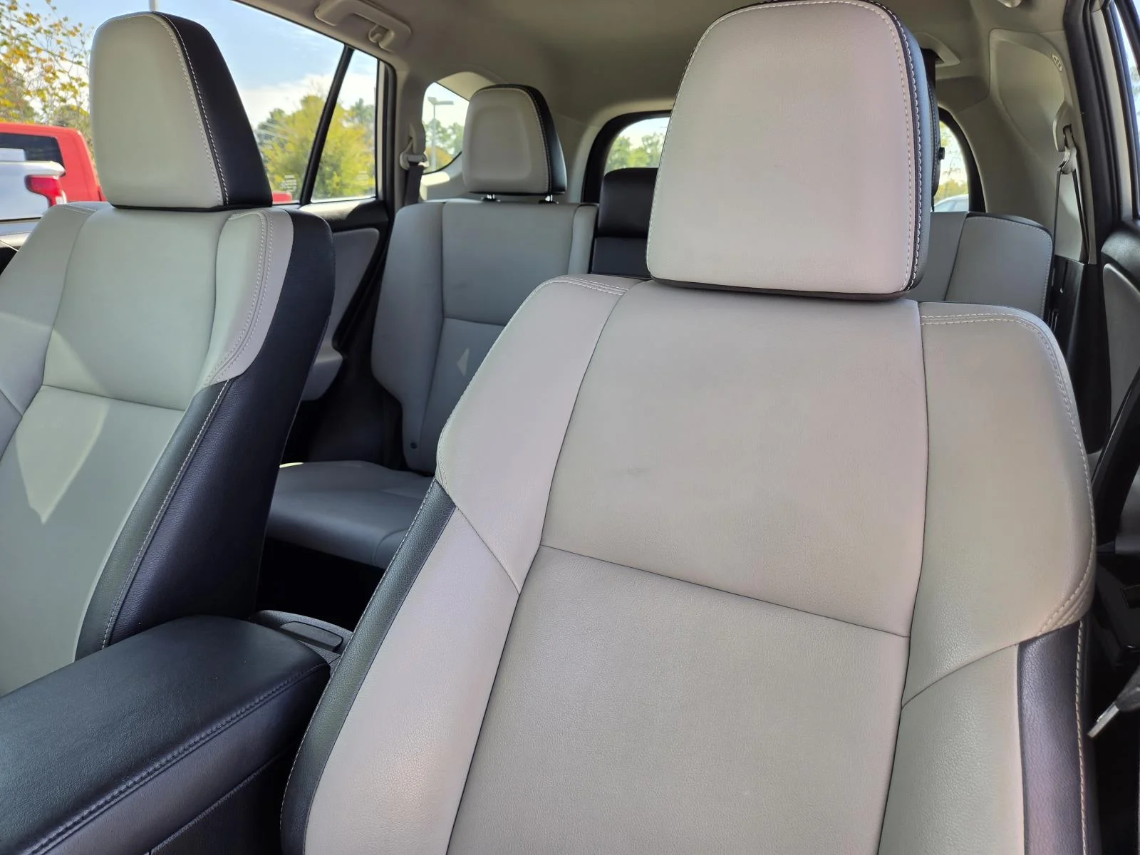 Used 2018 Silver Toyota Hybrid Limited AWD (Natl) image 31