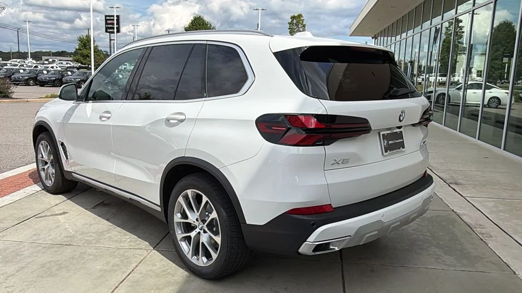 Certified Used 2026 Alpine White BMW sDrive40i image 4