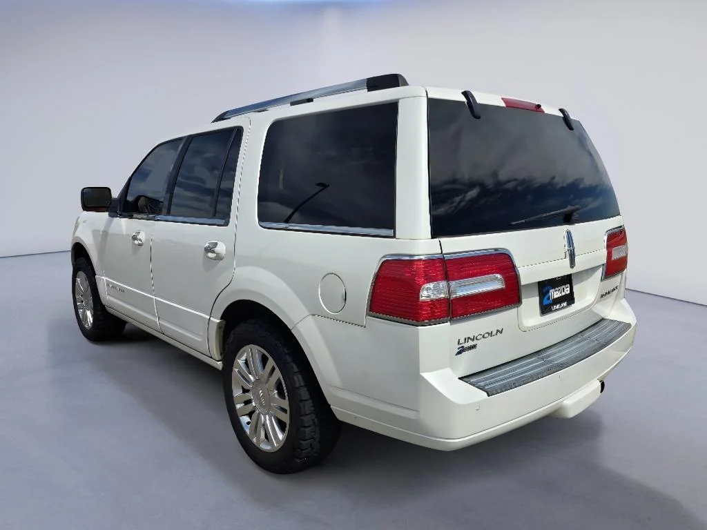 Used 2013 White Platinum Metallic Tri-Coat Lincoln  image 3