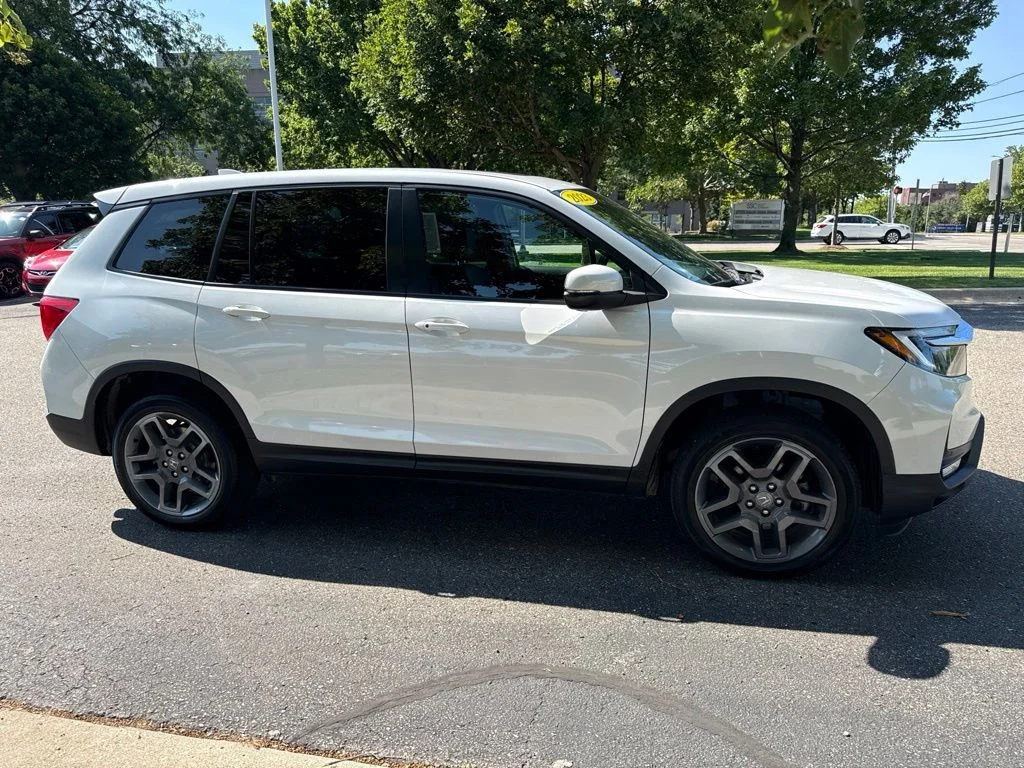 Used 2023 White Honda EX-L image 7