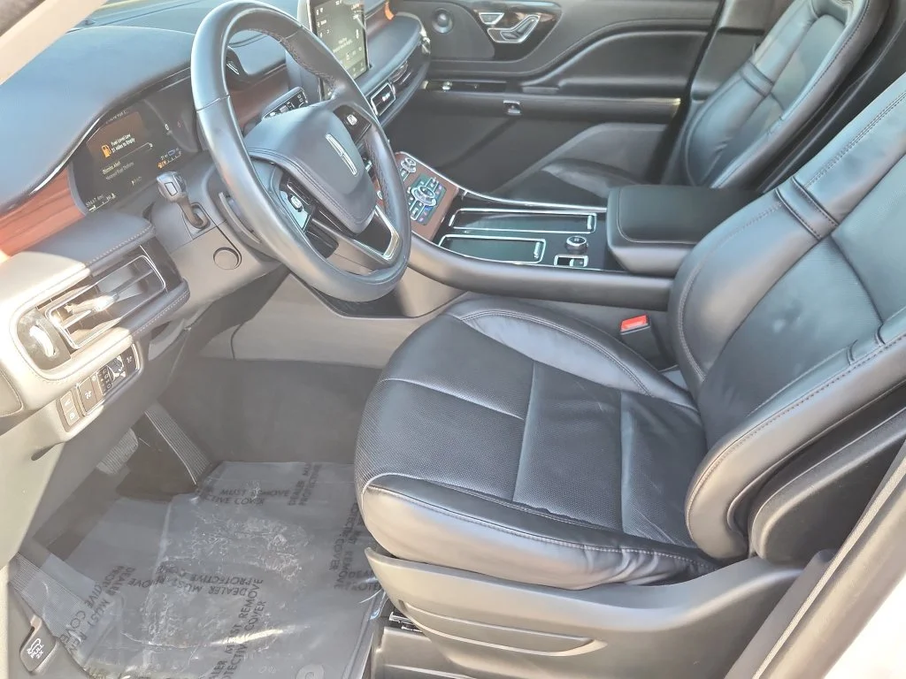 Used 2023 White Lincoln Grand Touring image 7