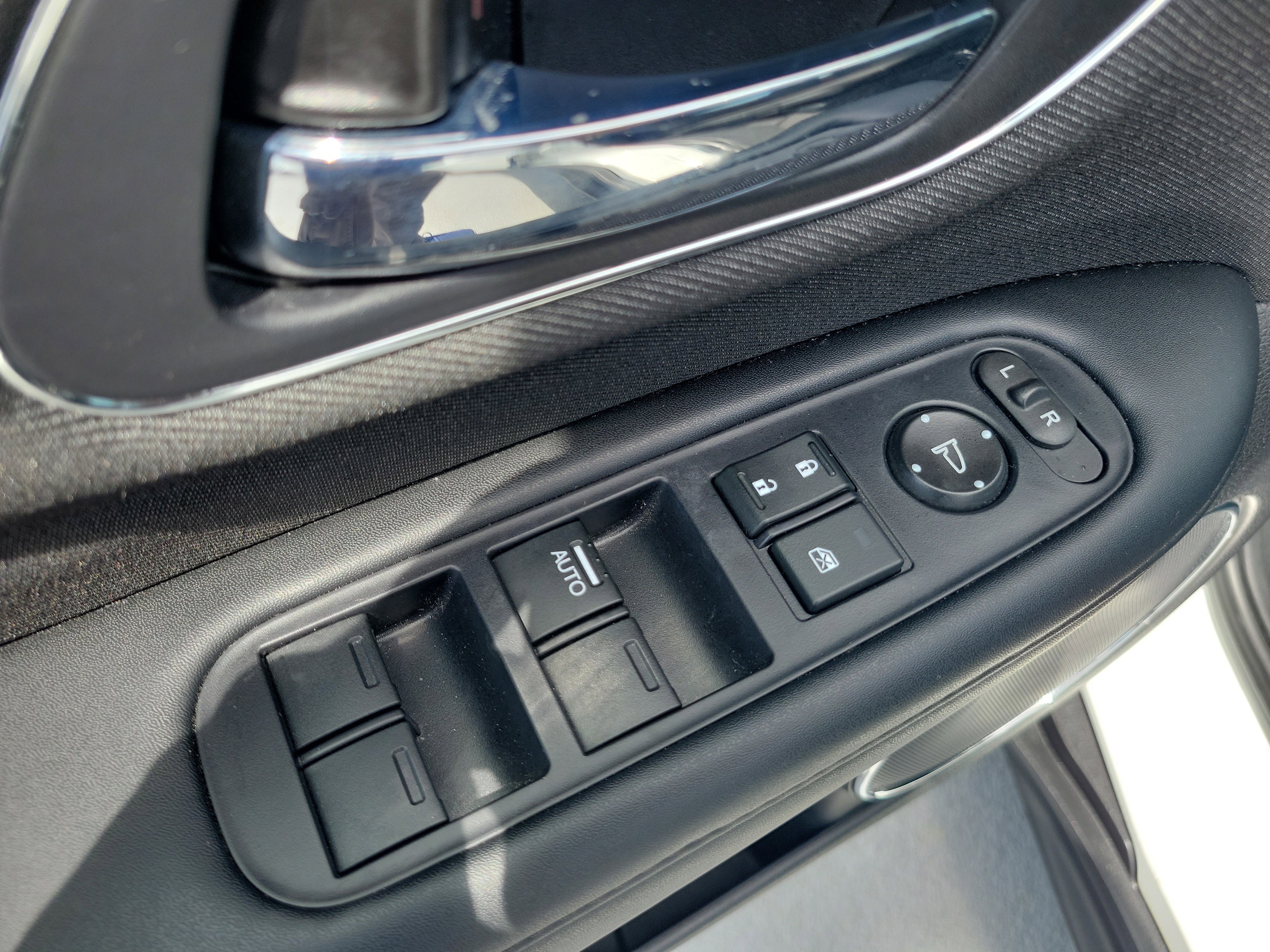 Used 2022 Platinum White Honda EX image 19