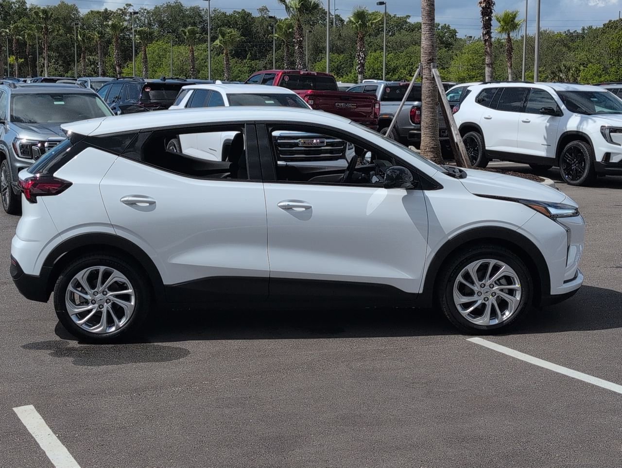 New 2027 Summit White Chevrolet LT image 9