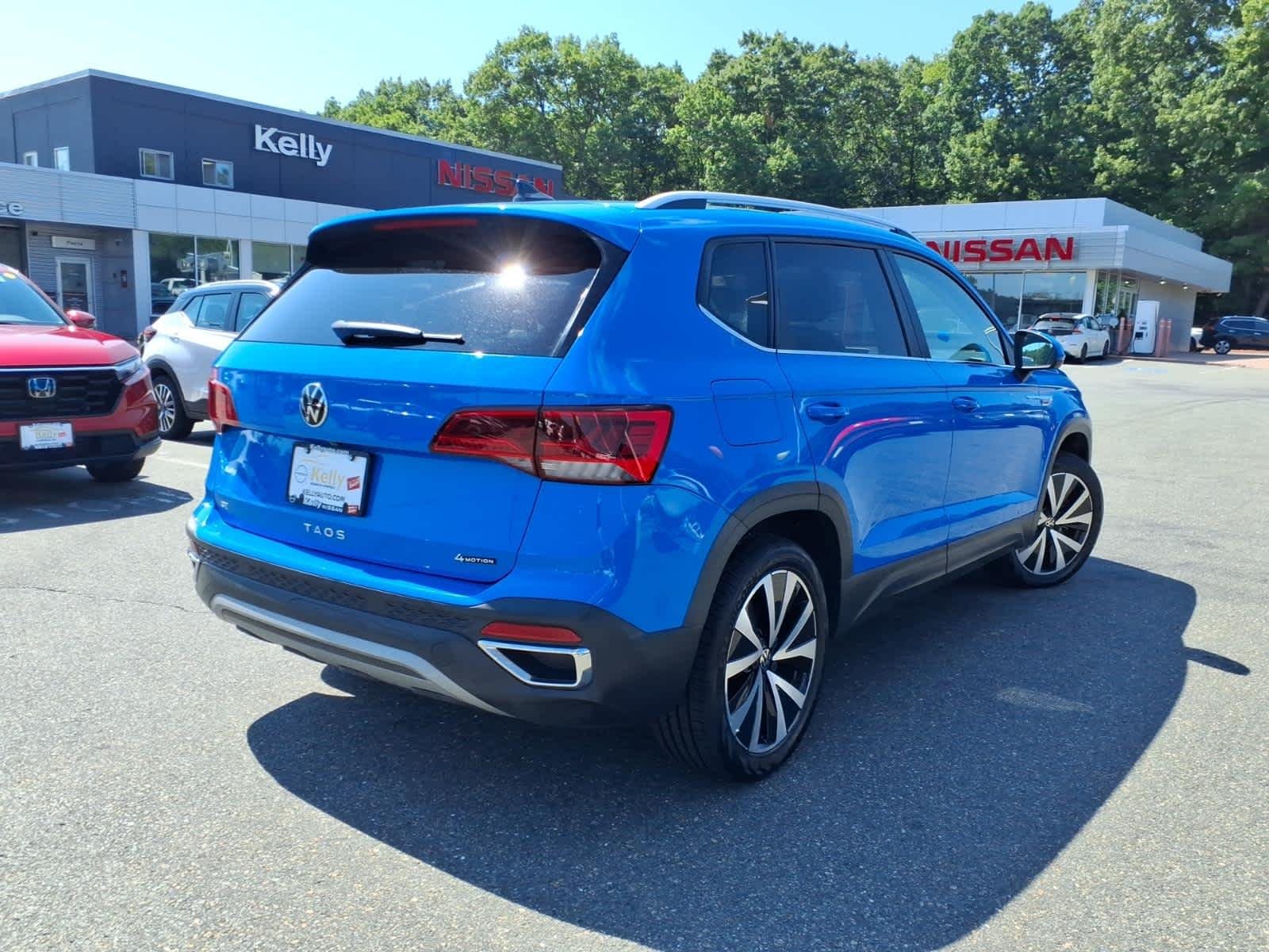 Used 2022 Cornflower Blue Volkswagen SE image 5