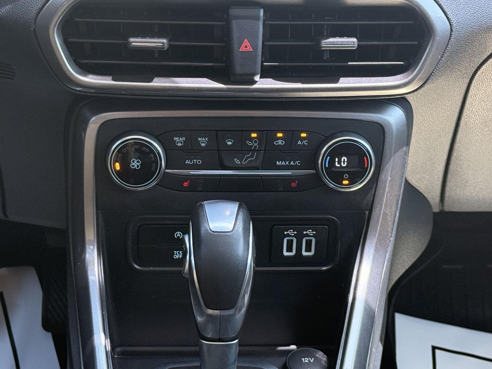 Used 2019 Shadow Black Ford SE image 27