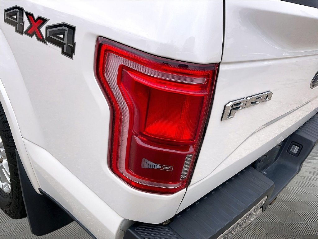 Used 2016 White Platinum Clearcoat Metallic Ford Lariat image 31
