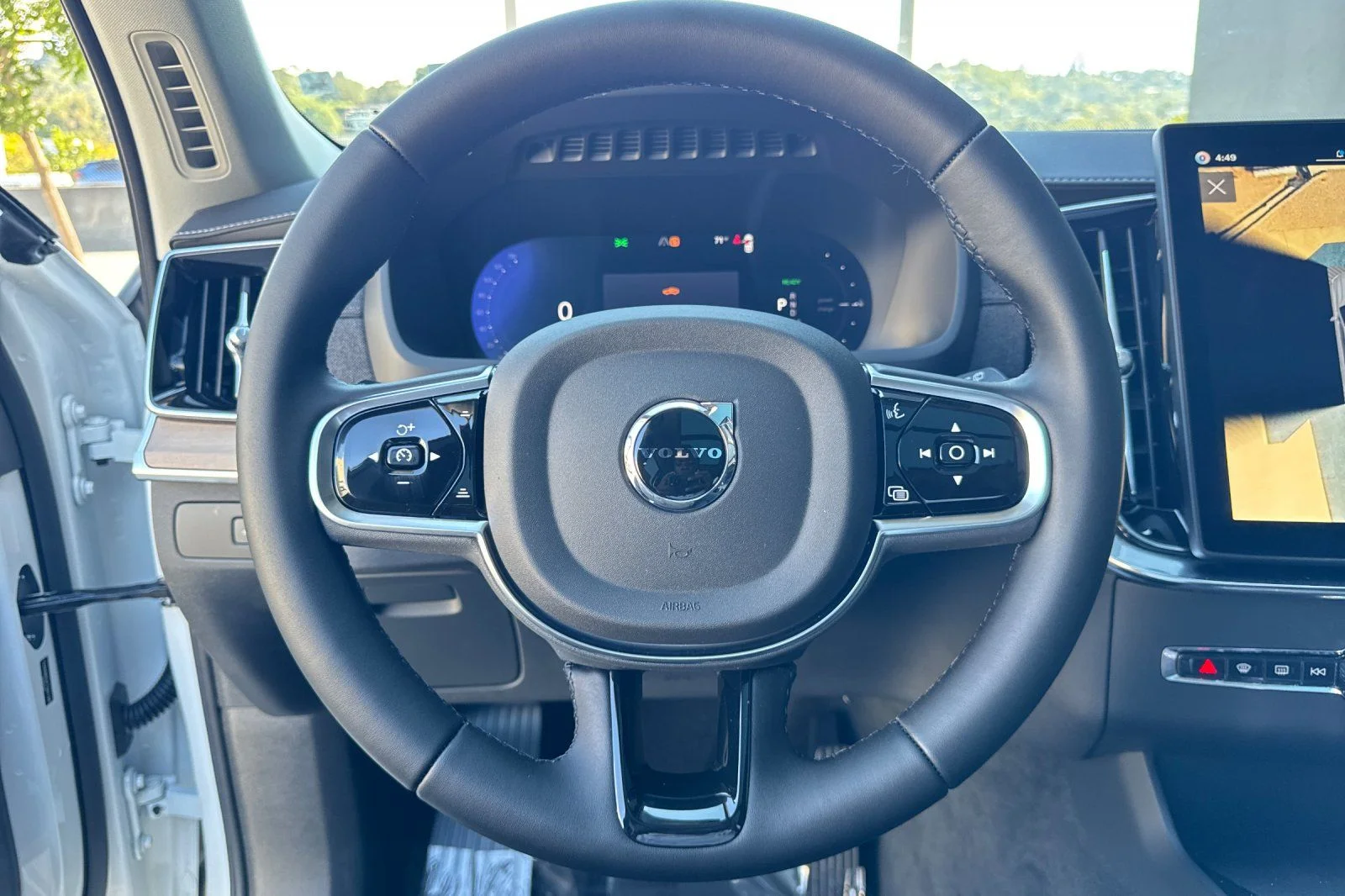 New 2026 Crystal White Volvo T8 Plus 7-Seater image 26