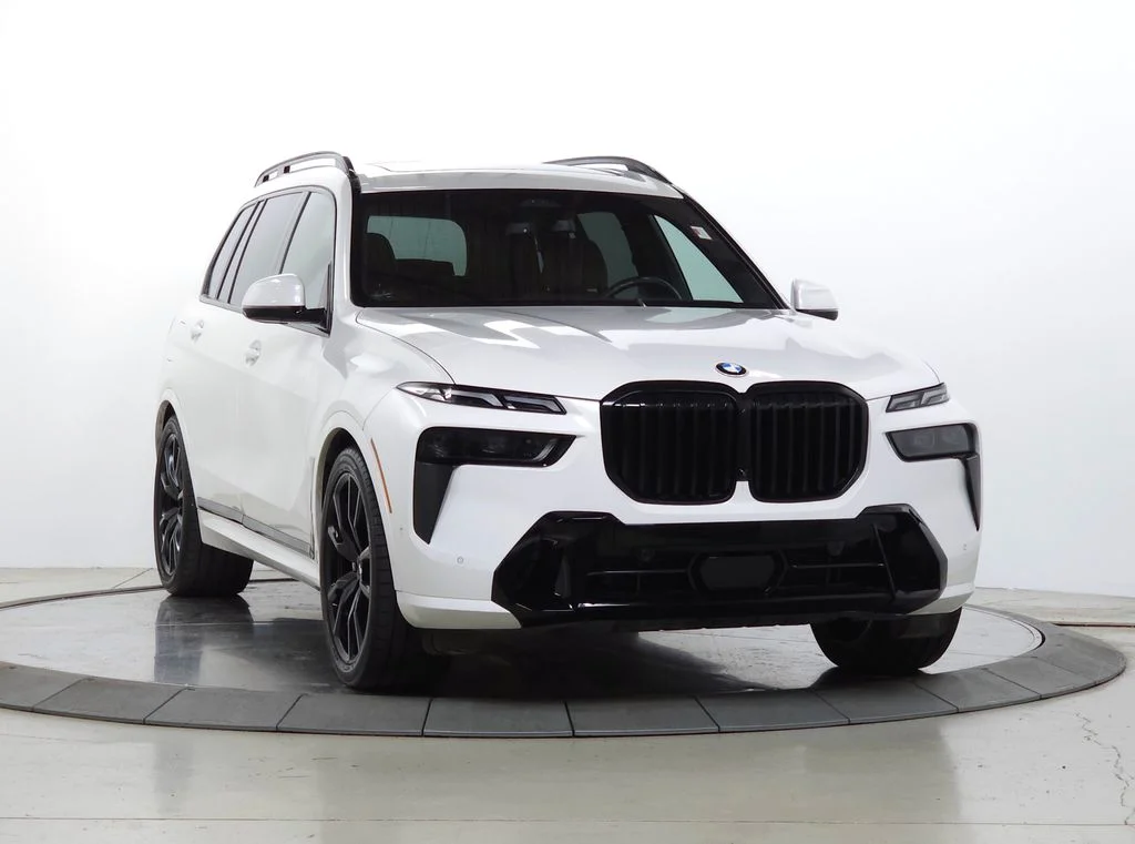 Used 2025 White BMW xDrive40i image 11