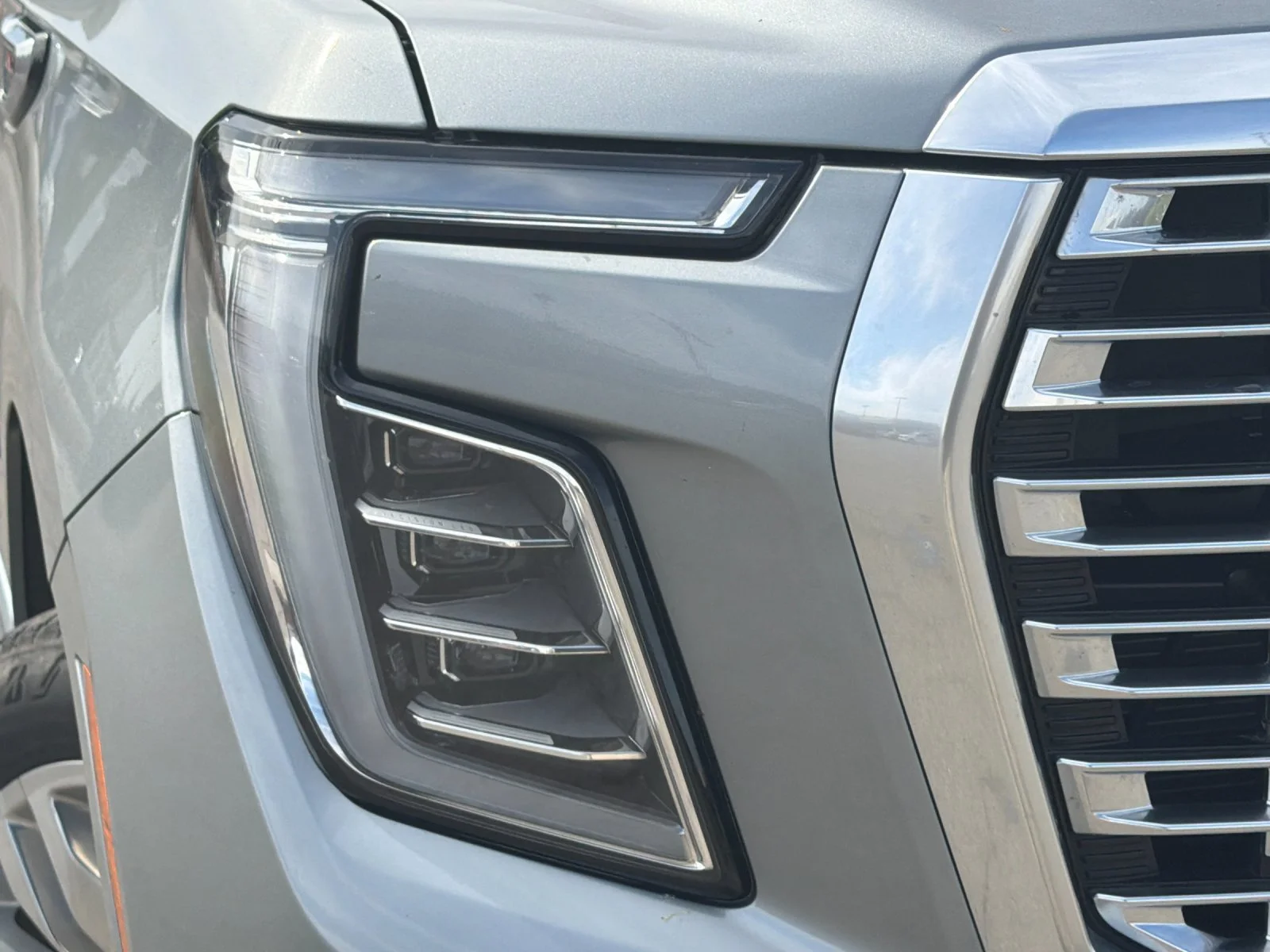 Used 2025 Sterling Metallic GMC Denali image 40