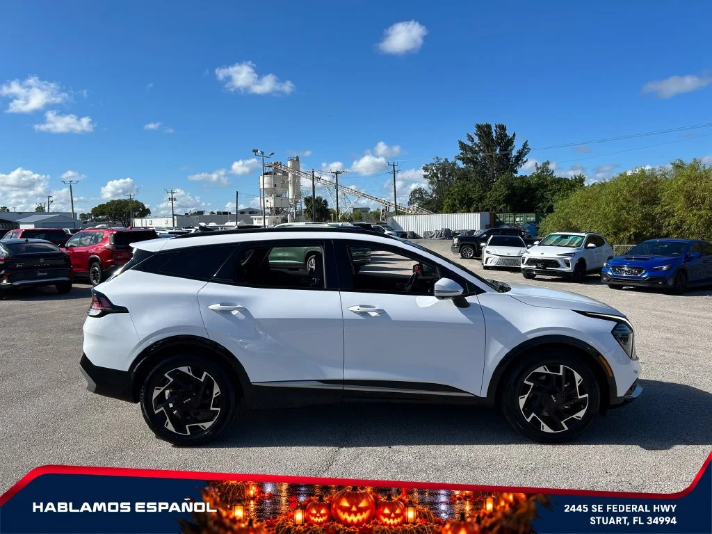 Used 2025 White Kia SX-Prestige image 4