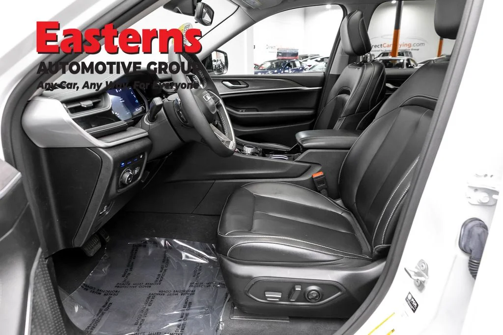 Used 2023 White Jeep 4xe image 14