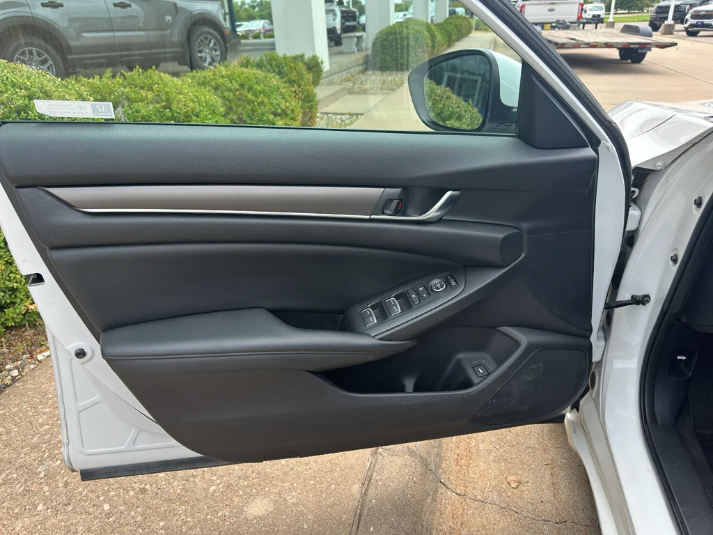 Used 2019 Platinum White Pearl Honda LX 1.5T image 13