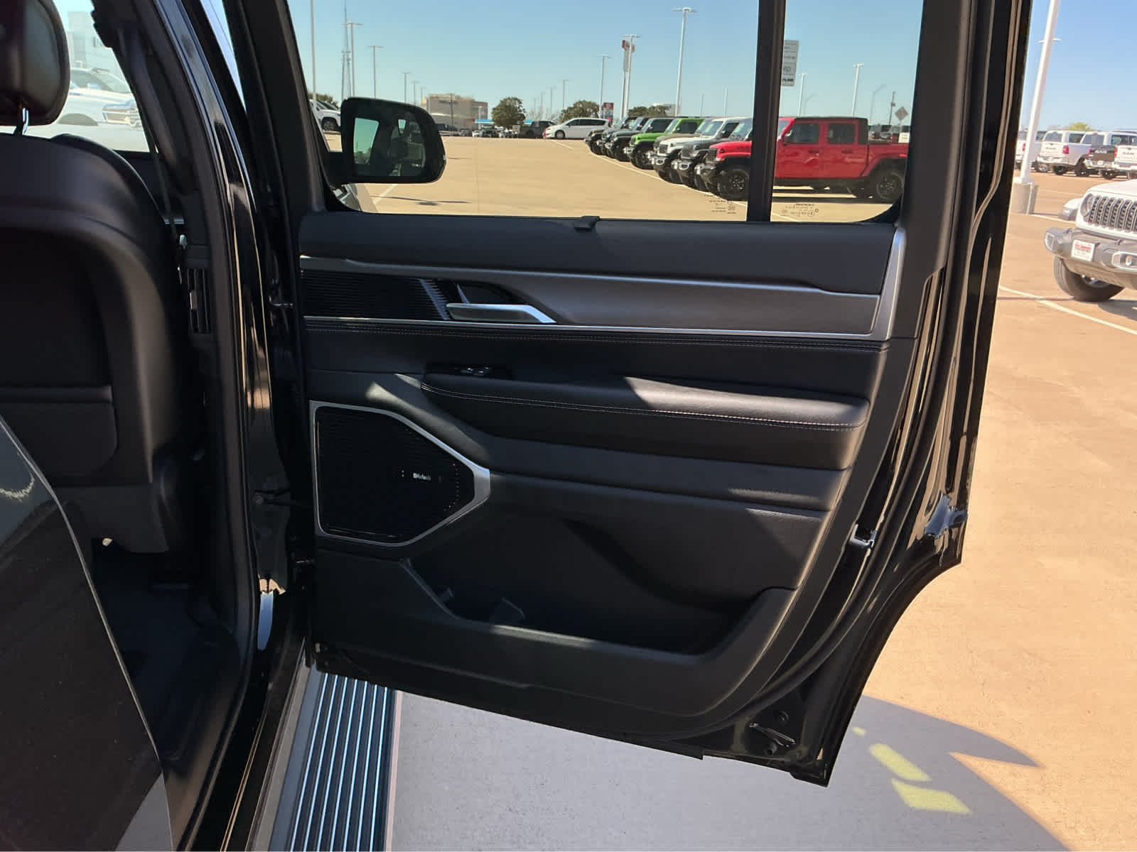 New 2026 High Gloss Black Exterior Paint Jeep Limited Reserve image 22