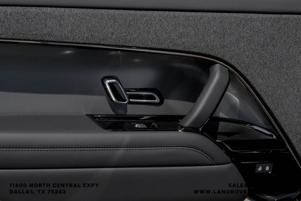 New 2026 Ostuni Pearl Wht Prem Met Land Rover Dynamic SE image 47
