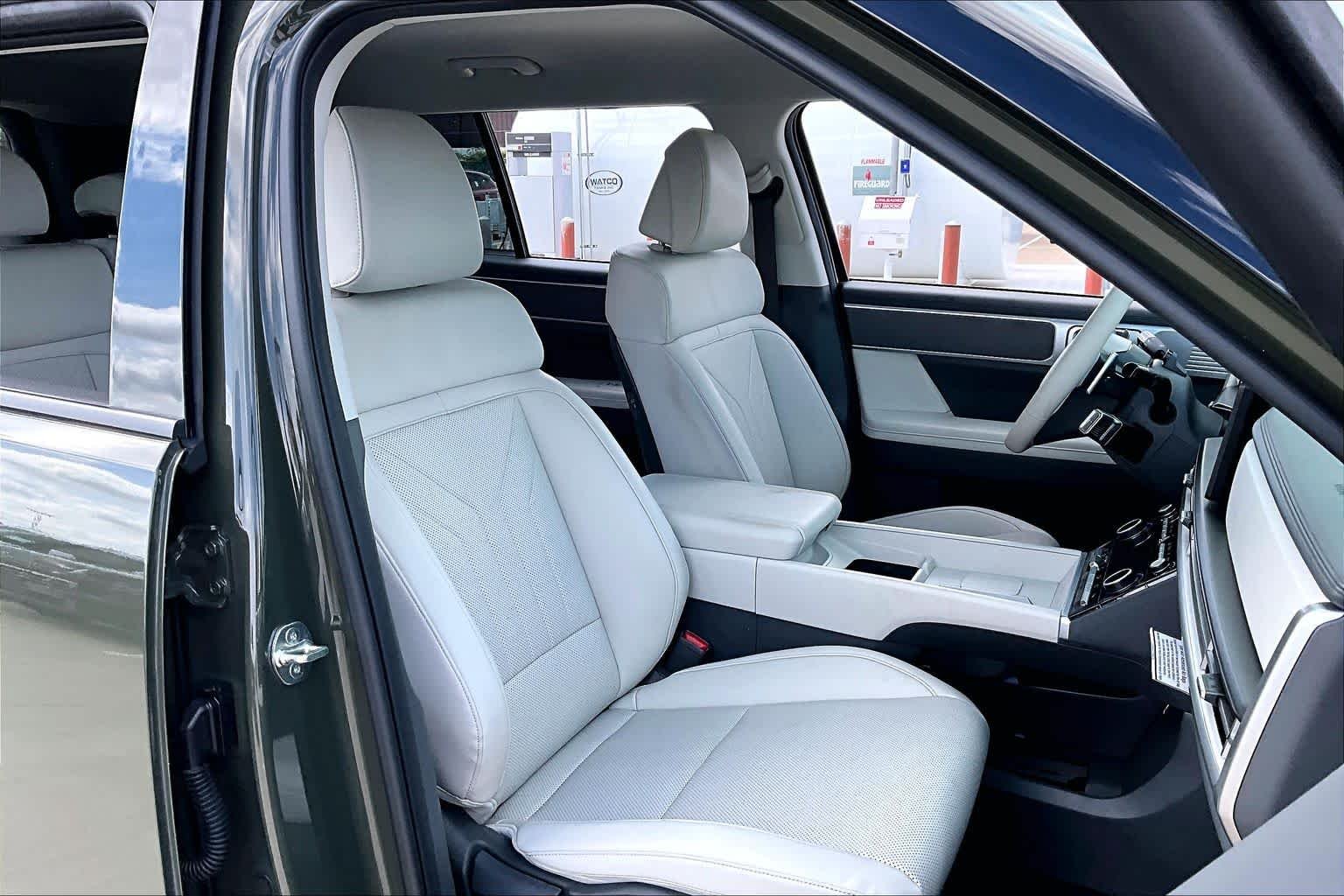Used 2024 Rockwood Green Hyundai SEL image 9