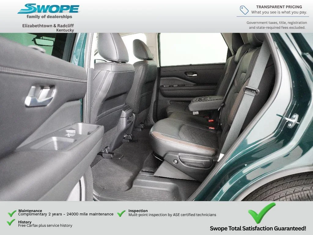 Used 2025 Obsidian Green Pearl Nissan Platinum image 13